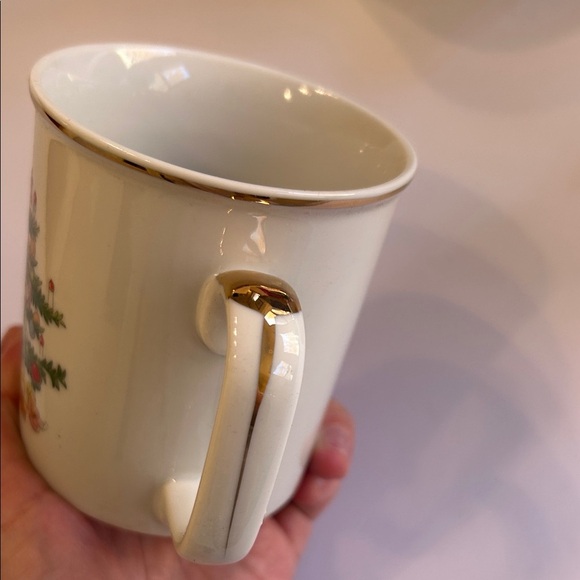 Vintage Christmas Mug Set with Christmas tree Design - Picture 6 of 9